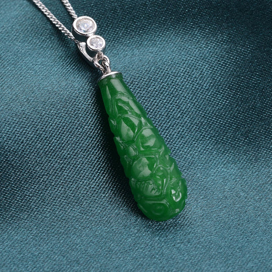 Grüner Jade und weißer Zirkon-Anhänger mit Kette, 925 Silber, 925 Silber rhodiniert ca. 7.74 ct