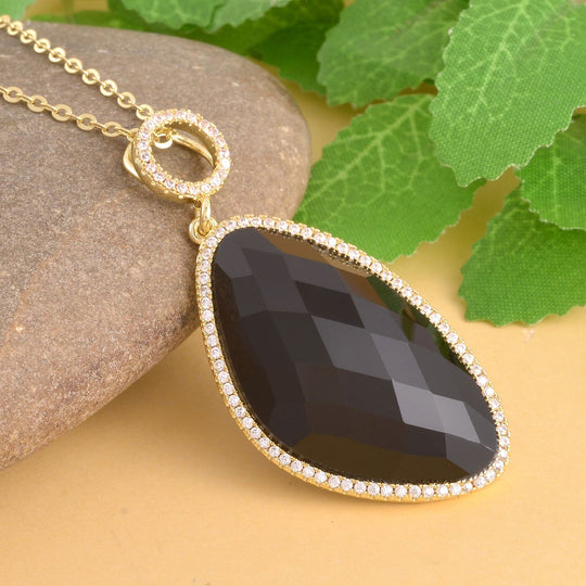 Schwarz gefärbter Achat, Weißer Zirkonia Anhänger mit Kette, ca. 18.00 ct