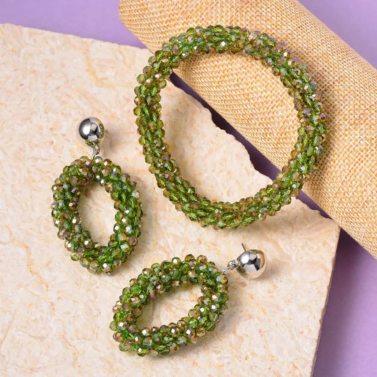 2er Set - Perlen-Armband (flexibles ca. 7.5 cm) und Ohrringe mit dunkelgrünem Glas, Silberfarben