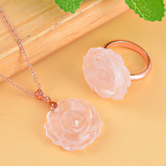 2er Set - Handgeschnitzter Rosenquarz Anhänger mit Kette und Ring (Größe 17.00), roséfarben, ca. 30.00 ct
