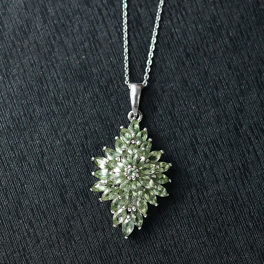 Natürlicher grüner Apatit Anhänger mit Kette ca. 50 cm, 925 Silber rhodiniert ca. 2.50 ct