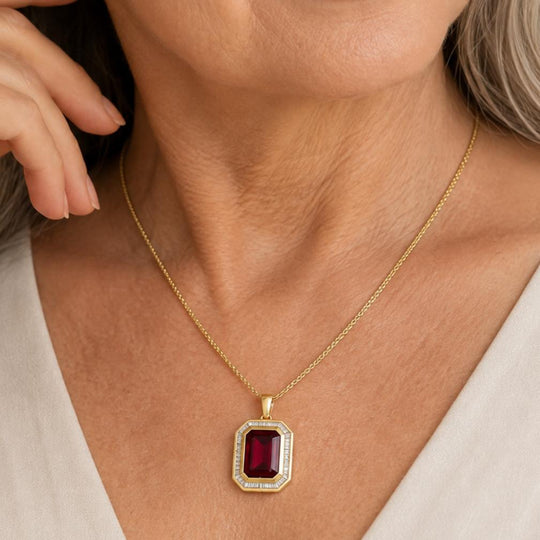 D'Joy AAA afrikanischer Rubin und Diamant Anhänger mit 50cm Kette, 925 Silber 750 Gelbgold Vermeil - 11,31 ct.