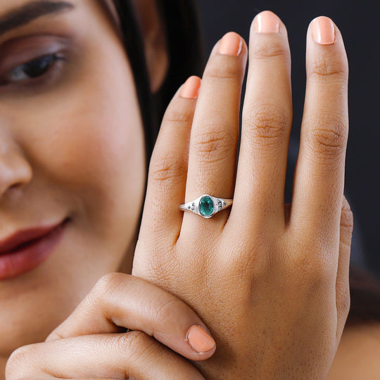 Kagem Sambischer Smaragd, Weißer Zirkon Ring 925 Silber platiniert ca. 0.82 ct