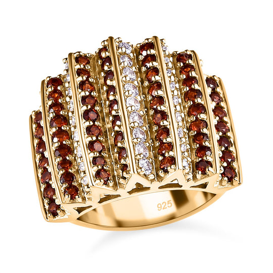 GP Art Deko Kollektion - Weißer Zirkon und roter Granat Ring, 925 Silber Gelbgold Vermeil (Größe 21.00) ca. 4.82 ct