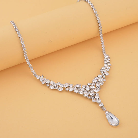 Klassische charmante weiße Kristall Collier, ca. 50 cm