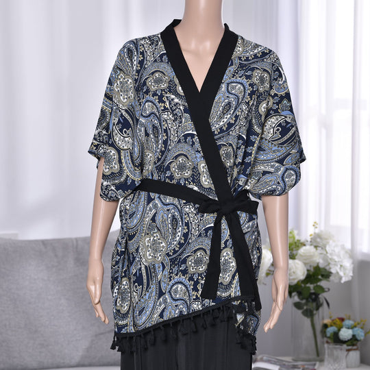 Short-sleeved lace kimonoMaterial:100% polyesterSize:bust70*length 87 Weight:190gcolor: beige