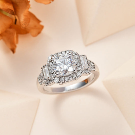 Moissanit Ring, geschliffen im Cushion Cut und Baguette Schliff, aus 925 Silber rhodiniert, (Größe 20.00) ca. 2.13 ct