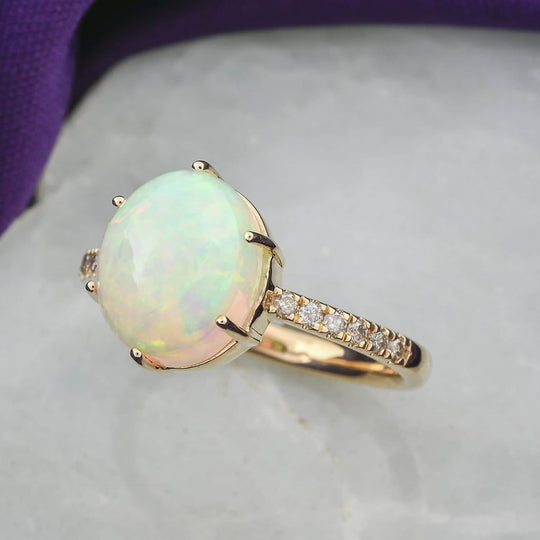 AAA Natürlicher, äthiopischer Welo Opal, Weißer Diamant Ring, AGI zertifiziert und geprüft, 417 Gold (Größe 19.00) ca. 2.85 ct
