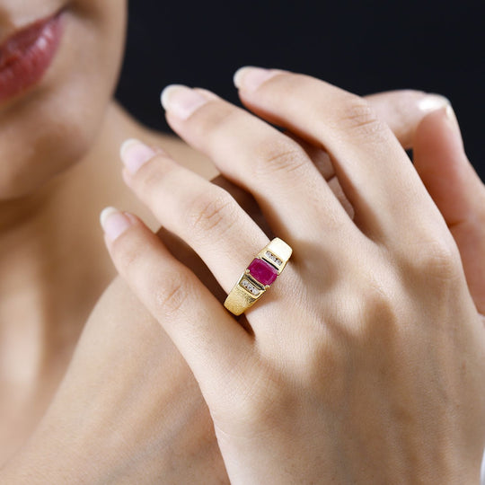 Afrikanischer Rubin (Fissure gefüllt), Weißer Zirkon Ring, 925 Silber Gelbgold Vermeil (Größe 19.00) ca. 1.58 ct