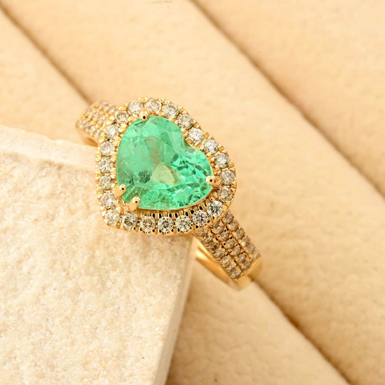 AAA Kolumbianischer Smaragd, Weißer Diamant AGI zertifiziert Ring, 585 Gelb Gold (Größe 18.00) ca. 2,00 ct