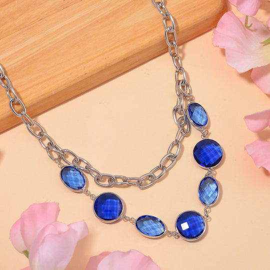 Collier mit roten und rosa Kristallen und silberfarbener Gliederkette, ca. 52 cm
