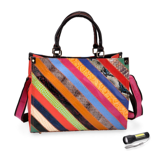 Chaos by Elsie - Umhängetasche aus 100 % Echtleder mit Mini-Taschenlampe, Rautenmuster, RFID-Schutz, 34 x 15 x 27 cm (Tasche), 9,5 x 4 cm (Taschenlampe)