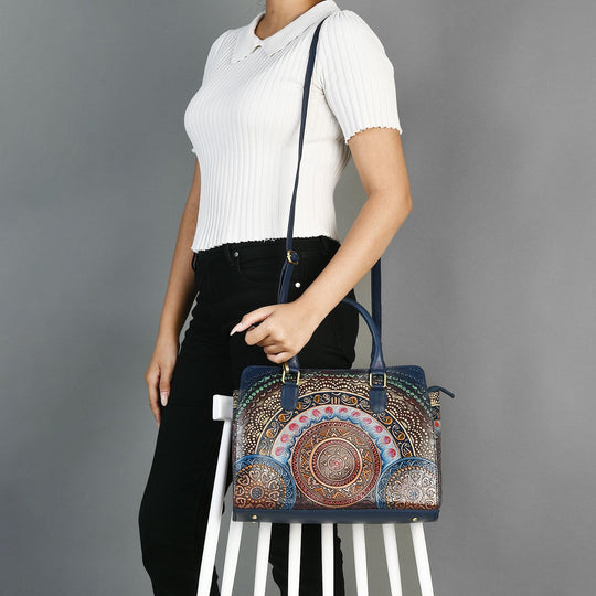 Handbemalte Satchel-Tasche aus 100% Echtleder mit kunstvoller Prägung und Mandala-Design, 31 x 10 x 23cm, Grün