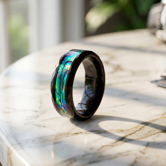 Abalone Muschel Ring Reines Wolframcarbid IP-Schwarz-Plattierung (Größe 18.75)