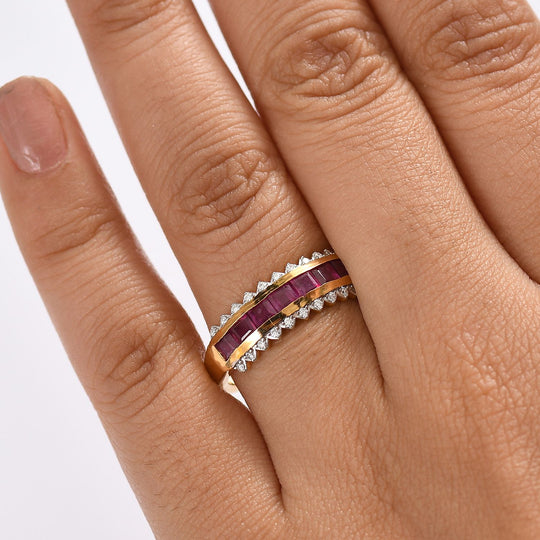 Königliche Eleganz - Afrikanischer Rubin (Fissure gefüllt), Moissanit Ring, 925 Silber 750 Gelbgold Vermeil (Größe 18.00) ca. 2.65 ct