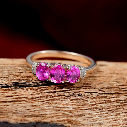 AAA Montepeuz Rubin, Weißer Diamant Ring 375 Gold (Größe 19.00) ca. 1.30 ct