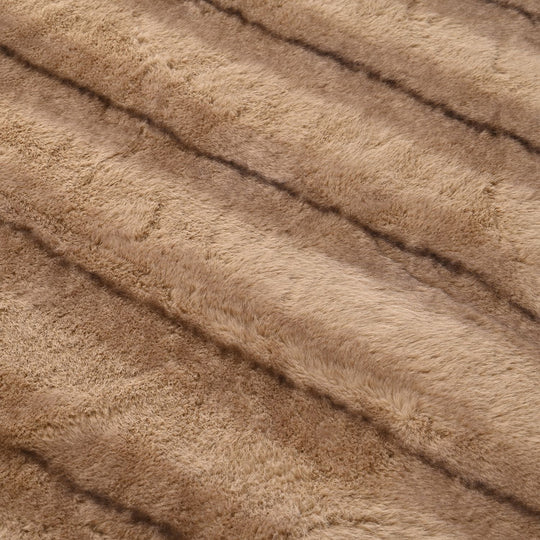 Serenity Night - Premium Kuscheldecke mit Plüschstruktur, doppellagig und wendbar, 150x200 cm, Braun