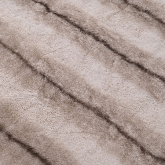 Serenity Night - Premium Kuscheldecke in Pelzoptik, doppellagig und wendbar, 150x200 cm, Weiß