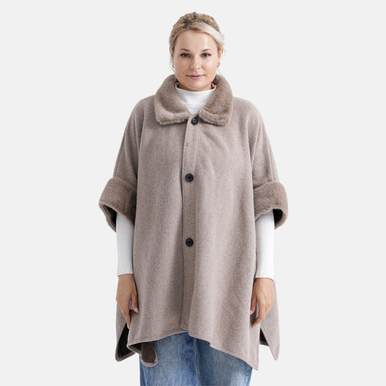 LA MAREY - Signature Kunstfell-Poncho mit Plüschkragen und Umschlagärmeln, Einheitsgröße, Tiefschwarz