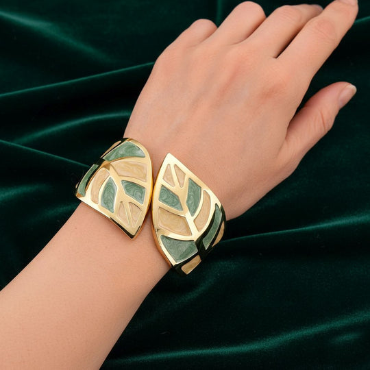 Emaille-Armband in Hellbraun mit goldfarbenem Blattmuster, ca. 17 cm