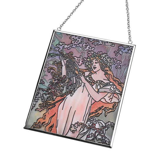 Handbemalter Glas Suncatcaher mit Kette, silberfarbenem Rahmen, Alphonse Mucha Motiv Frühling, 12x15 cm
