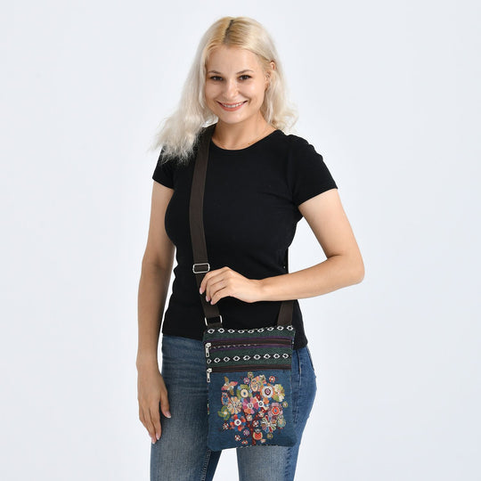 Crossbody-Tasche mit Blumenmotiv, 3 Reißverschlussfächer, verstellbarer Schultergurt (ca. 120 cm), 21x28 cm, Mehrfarbig