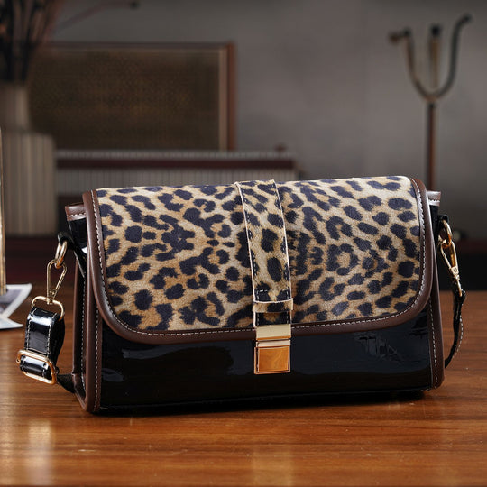 Chaos by Elsie - Echtleder Crossbody Tasche mit RFID, Leopardenmotiv Klappe, 2 Außenfächer mit Reißverschluss, 28 x 10 x 18 cm, Beige