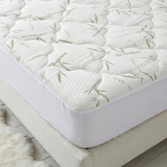 Bamboo waterproof mattress protector Fabric: 190gsm bamboo jacquard (20% bamboo fiber ,80% polyester) +0.02mmPU Skirt : 75gsm polyester