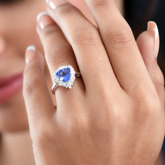 LUXURIANT (10-16 Werktage Lieferzeit) 2,56 ct. AA Tansanit und Labor Diamant Ring in 417 Weißgold