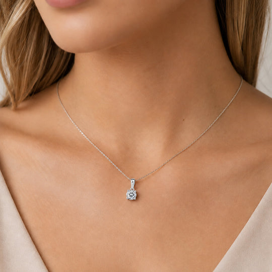 D'Joy 120 Facetten Moissanit Solitär Anhänger, 925 Silber vergoldet - 0,78 ct.