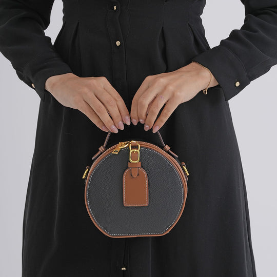 Echtleder Crossbody Tasche klassisches Design 11 x 8 x 16 cm weiß tan