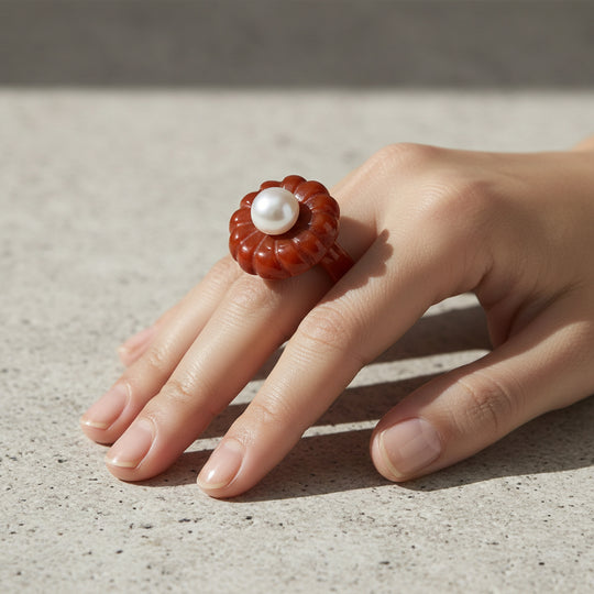 Burmesischer Rote Jadeit Jade, Weiße Süßwasser Perle (5-5.5mm) Ring (Größe 17.00) (10-15 Werktage Lieferzeit)