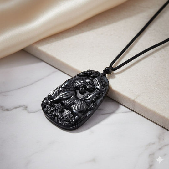 Majestätischer Wächter - Schwarzer Jadeit- Tiger, Halskette Flexibles cm ca. 110.00 ct