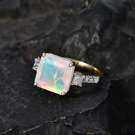 LUXURIANT (10-16 Werktage Lieferzeit) 3,05 ct. AAA natürlicher, äthiopischer Welo Opal und Labor Diamant Ring in 417 Gold