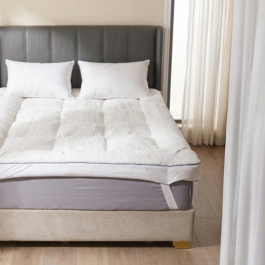 LIVMORE Mikrofaser-Matratzentopper mit 180gsm Sherpa-Fleece und Paspelierung, 150x200cm, 10cm Steghöhe