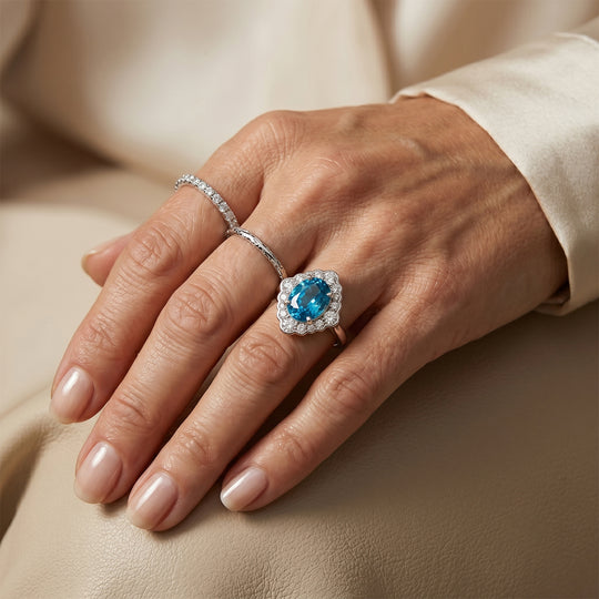 LUXURIANT (10-16 Werktage Lieferzeit) 4,43 ct. AAA blauer Zirkon und Labor Diamant Ring in 417 Weißgold