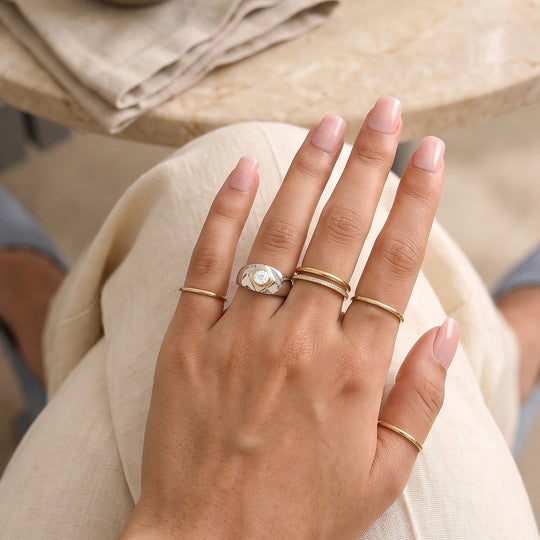 EverTrue Ring mit weißem Diamantakzent, Messing mit Platin E-Beschichtung