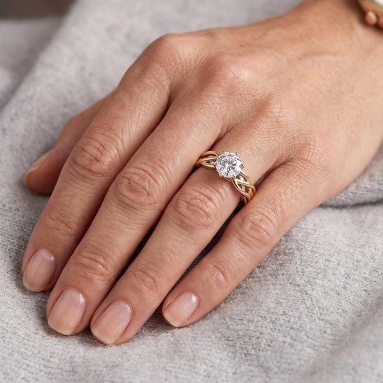 LUXURIANT SGL zertifizierter SI-GH Labor Rundschliff Diamant Ring, 925 Silber rhodiniert, 750 Gelbgold Vermeil und 750 Roségold Vermeil - 1 ct.