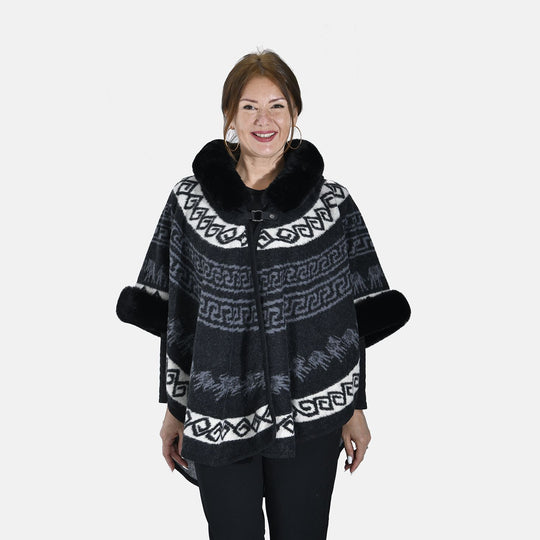 Halbmondförmiger Kapuzenponcho mit Druckknopfverschluss aus Kunstpelz, One Size, 80x109.22cm, Schwarz