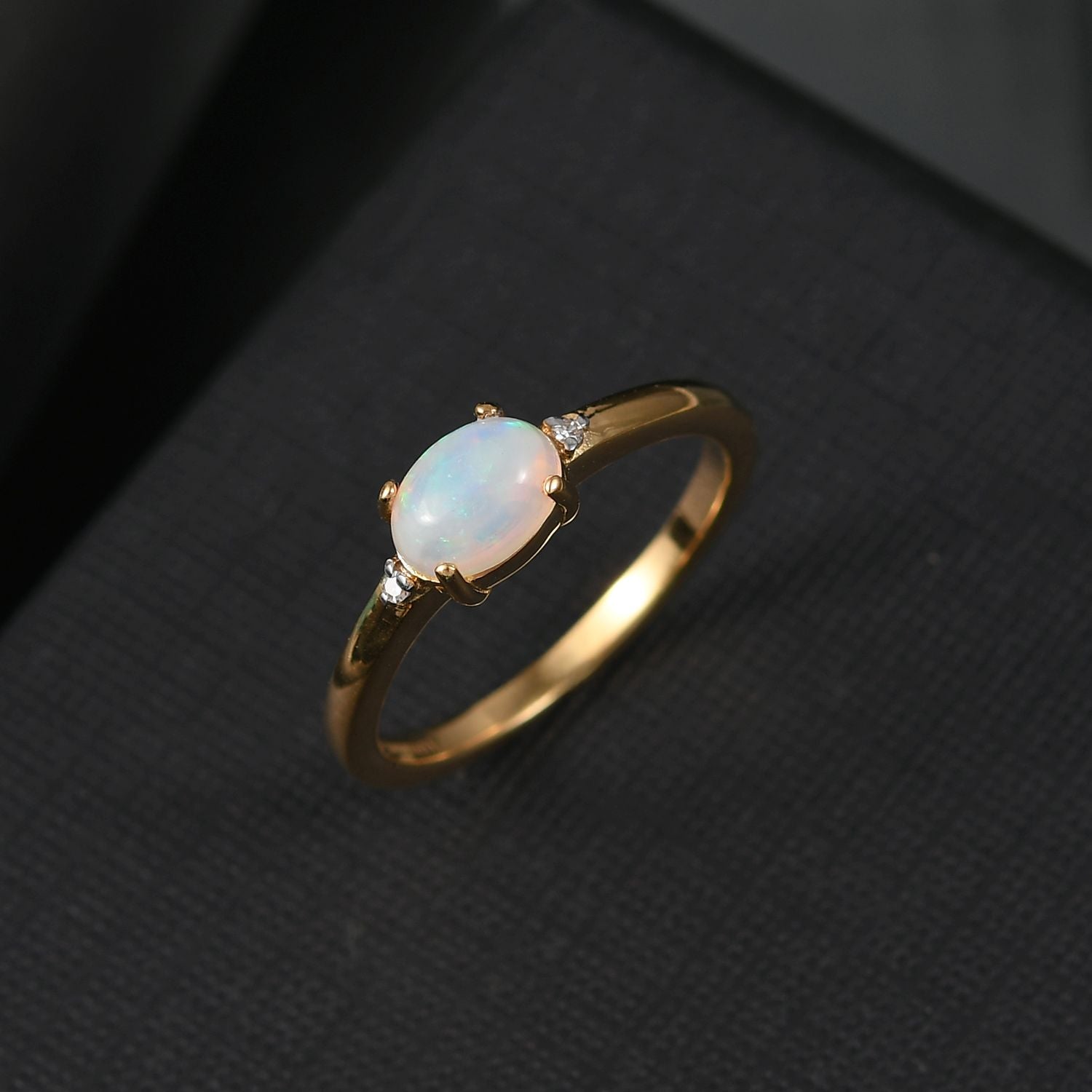 LUXURIANT DIAMOND- AA äthiopischer Welo Opal und Labor Diamant Ring und Anhänger