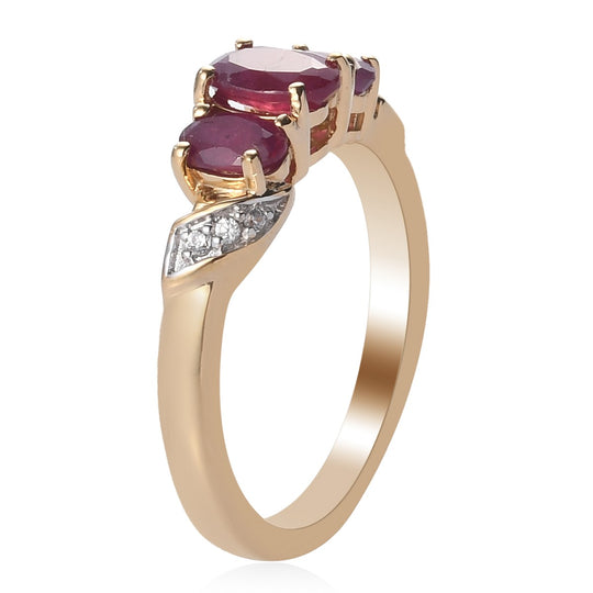 Fissure gefüllt Rubin und Zirkon 3 Stein Ring 925 Silber vergoldet (Größe 19.00) ca. 1,17 ct