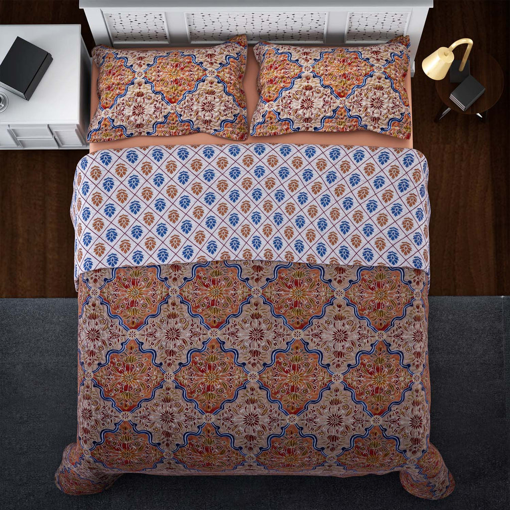 Serenity Night: 3er-Set, Bedruckter, reversibeler Quilt 240x260 cm mit 2 Saumkissenbezügen 50x70 cm, Santa Fe, Orange, blau