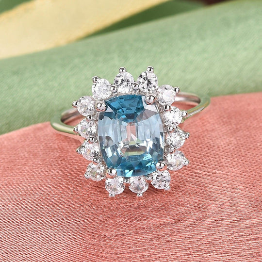 AAA Ratanakiri blauer und weißer Zirkon Halo-Ring, 375 Weißgold ca. 3,33 ct