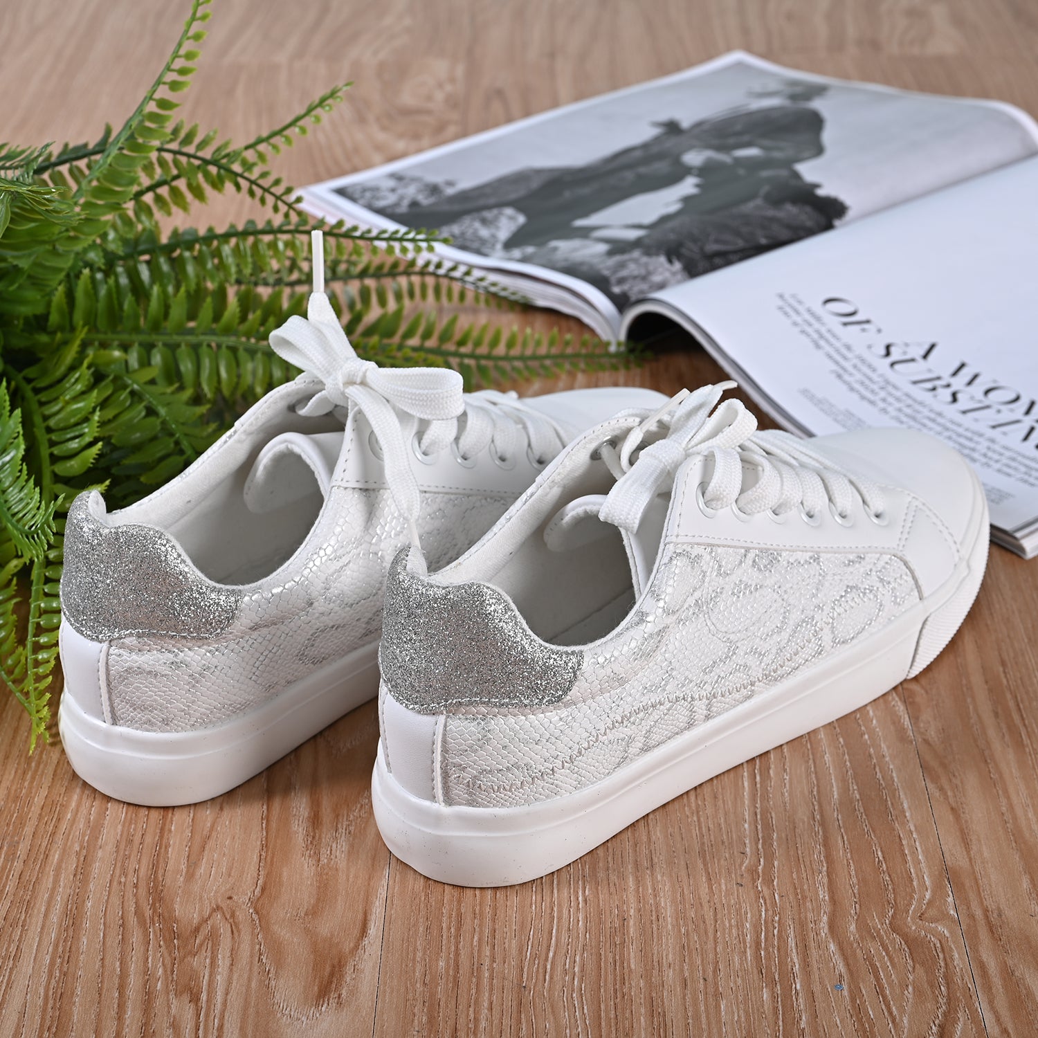 LA MAREY - Sneaker aus Kunstleder, Schlangenhautmuster, Größe 36, Weiß