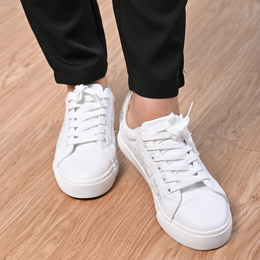 LA MAREY Sneaker aus Kunstleder, Schlangenhautmuster, Größe 40, Weiß