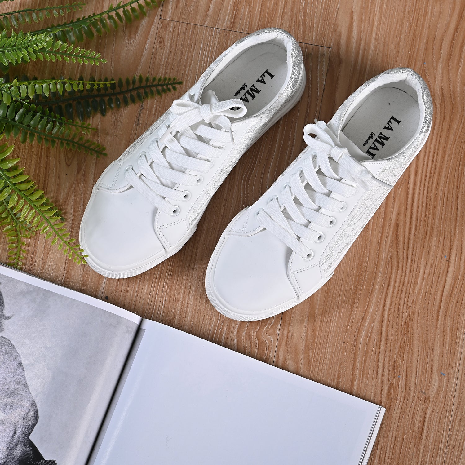 LA MAREY Sneaker aus Kunstleder, Schlangenhautmuster, Größe 40, Weiß