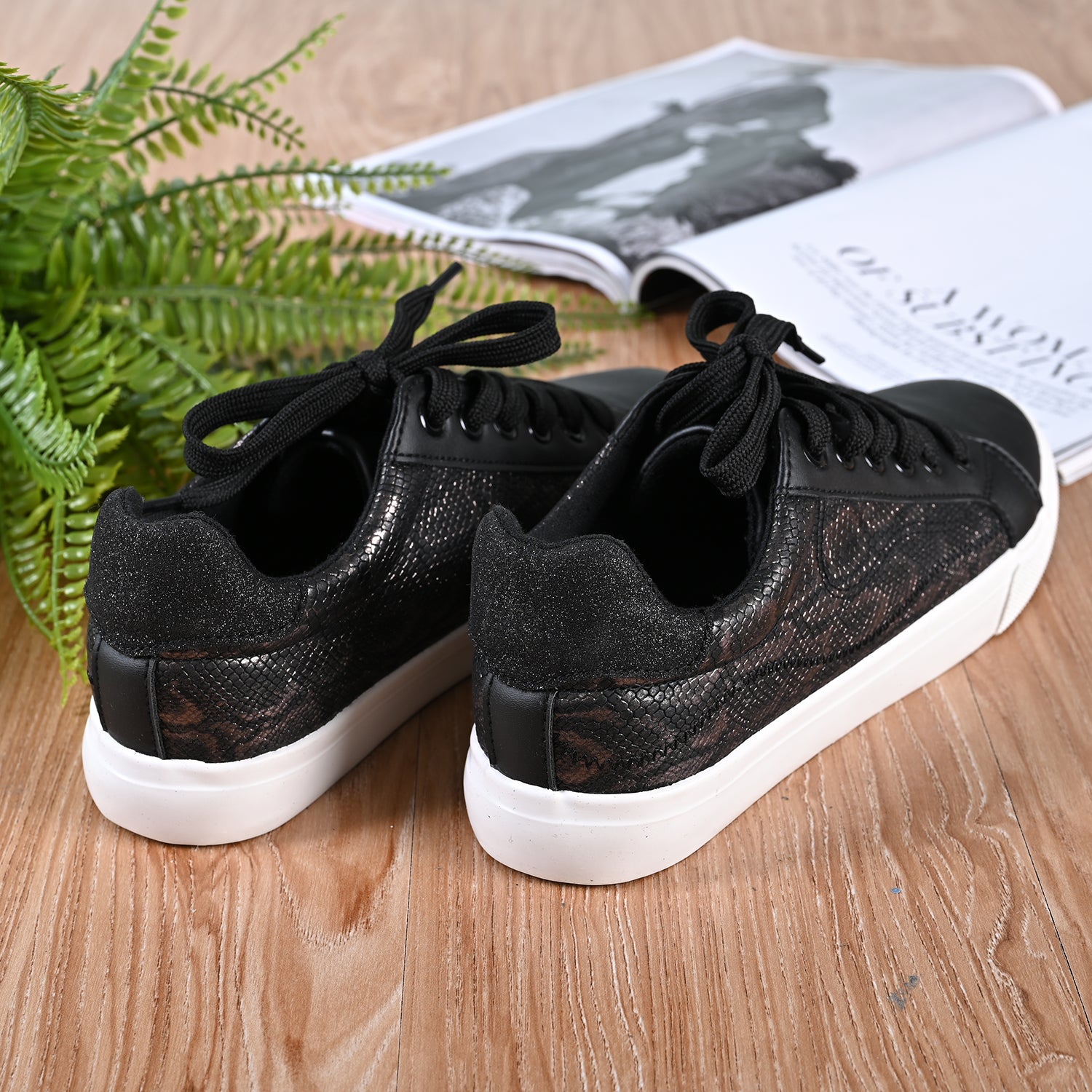 LA MAREY - Sneaker aus Kunstleder, Schlangenhautmuster, Größe 38, Schwarz