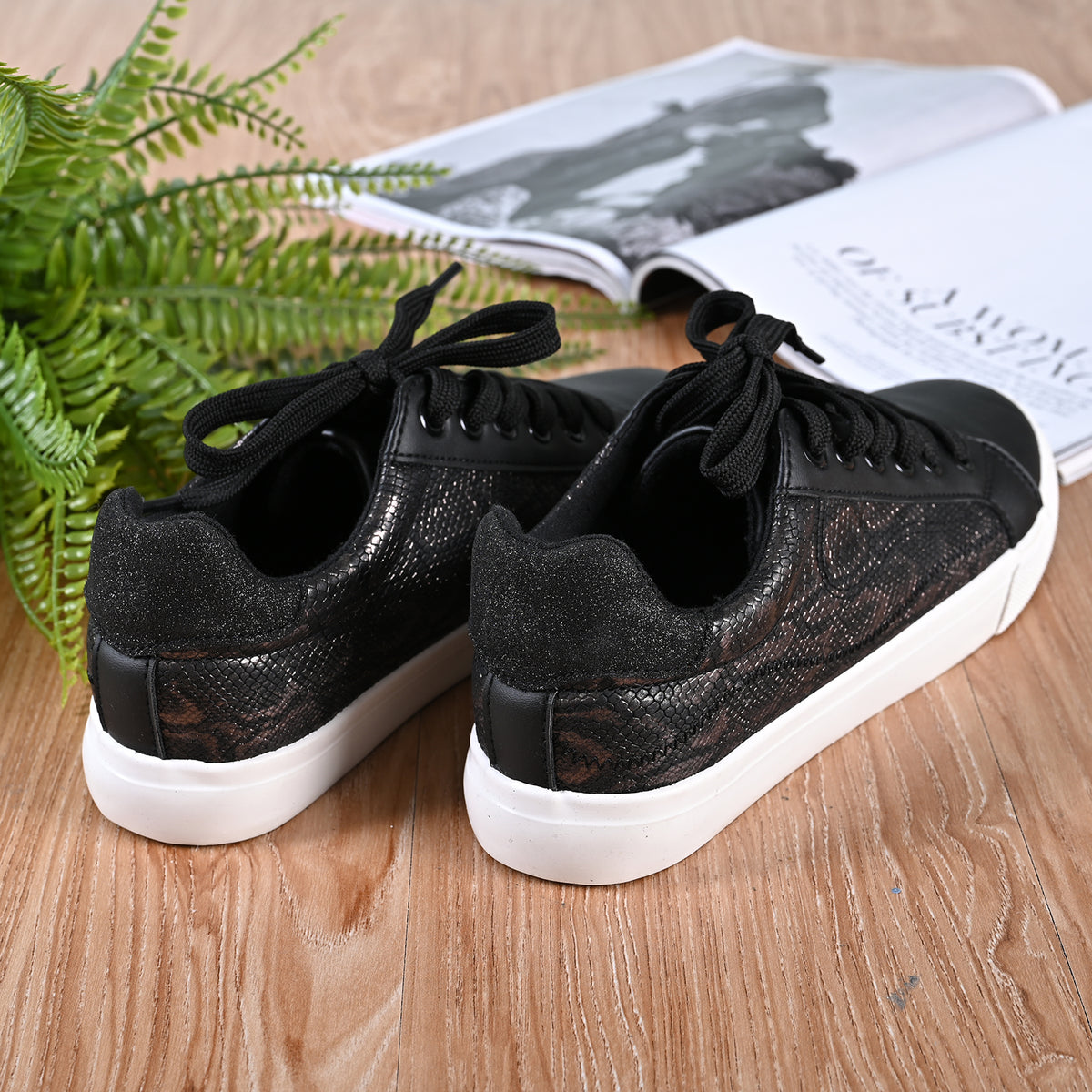 LA MAREY - Sneaker aus Kunstleder, Schlangenhautmuster, Größe 40, Schwarz
