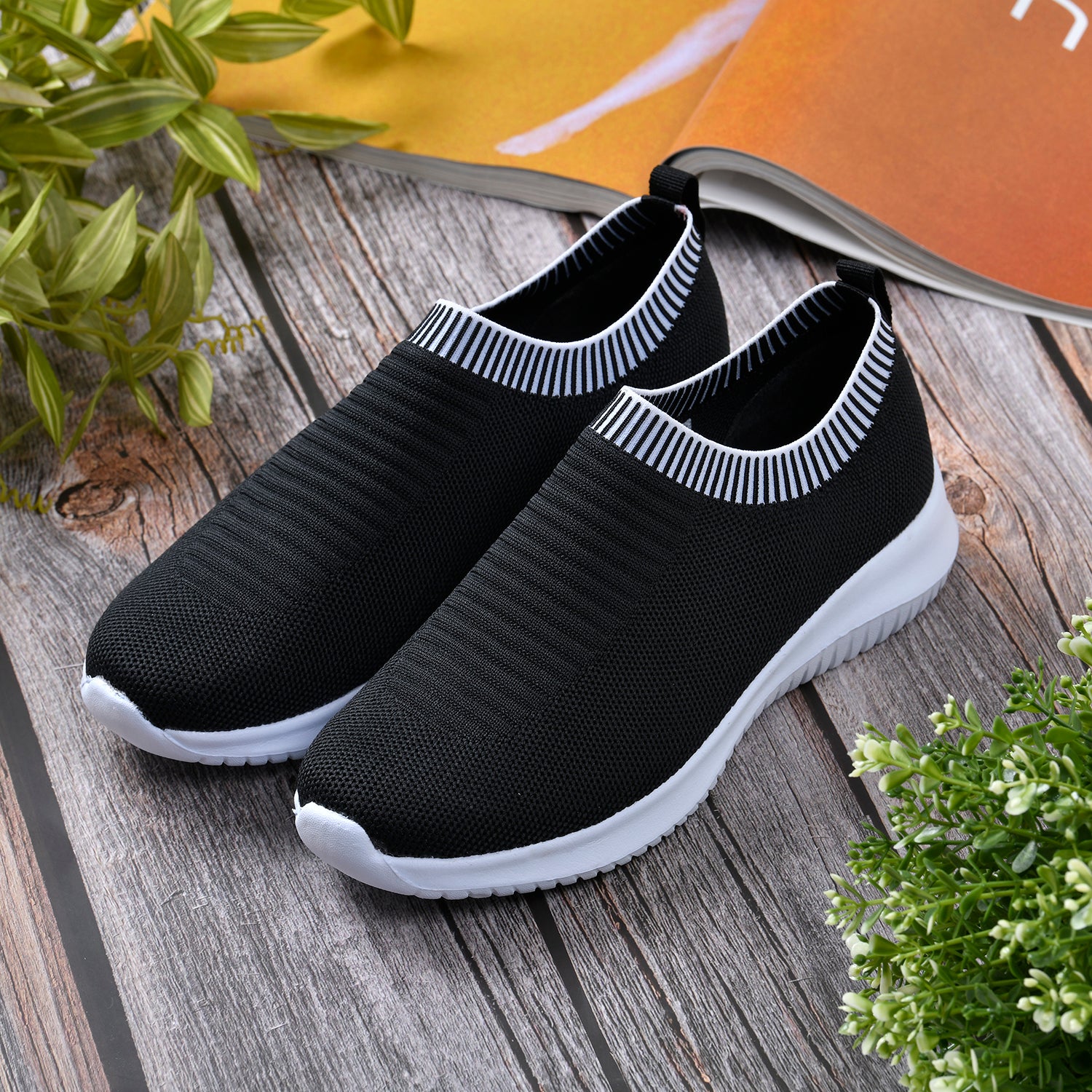 Sportliche Slip-On-Sneaker, Größe 37, Schwarz