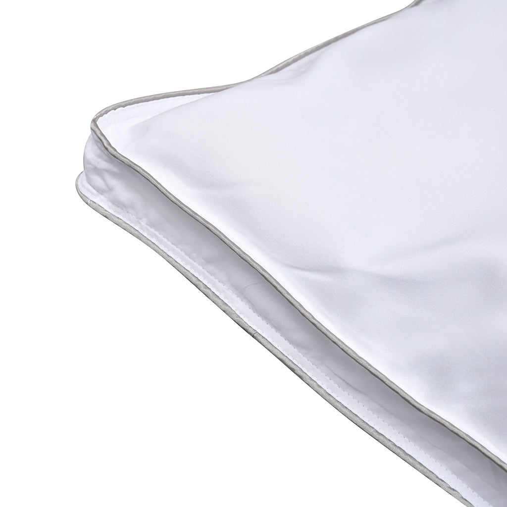 Serenity Night - 2er Set Hypoallergen Satin-Kissenbezug mit Kunstdauen und silber Paspelierung